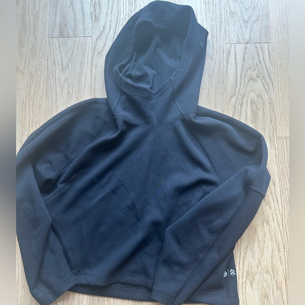 Lulu Lemon x Barrys cropped lightweight hoodie - size 4